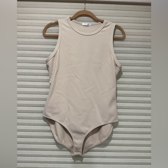 Tops - Women’s cream ribbed bodysuit